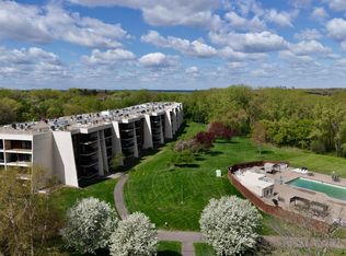 2455 Londin Ln E APT 219, Maplewood, MN 55119