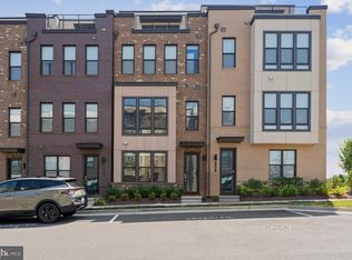 4689 Charger Pl, Chantilly, VA 20151