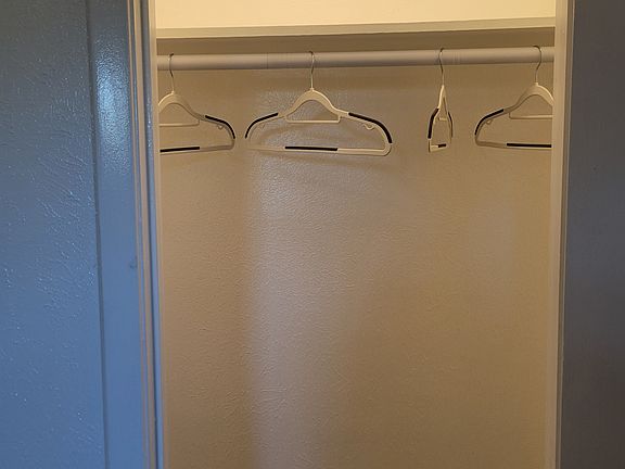 5th image of 717 Wood Ln #4