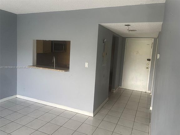 4th image of 13480 NE 6th Ave APT 216