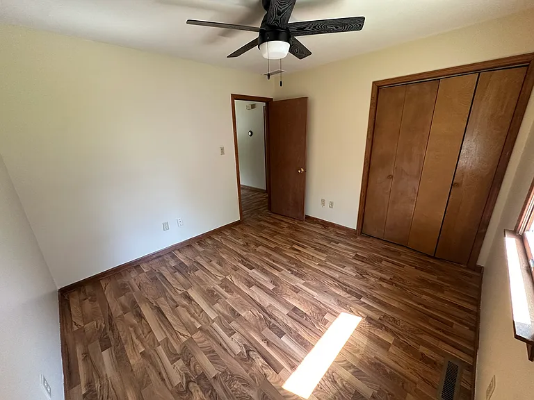 2815-17 May St #2815 — Photo 11