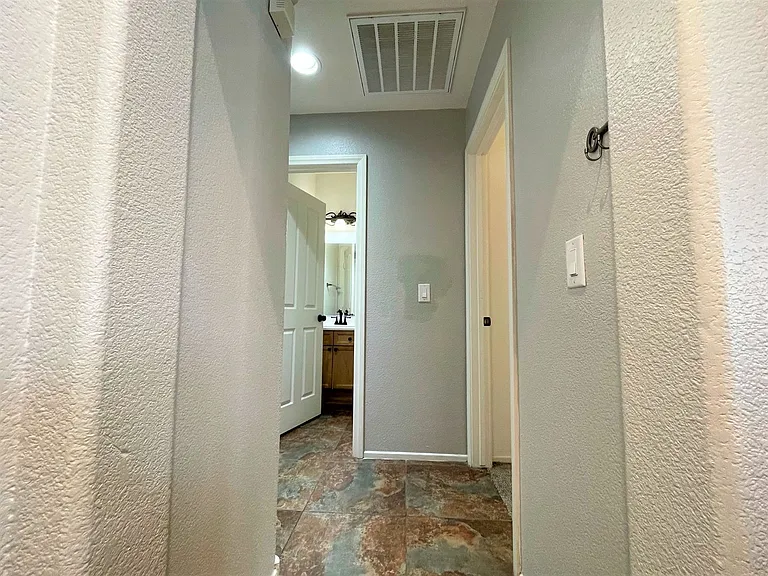9222 Avon Park Ave — Photo 15