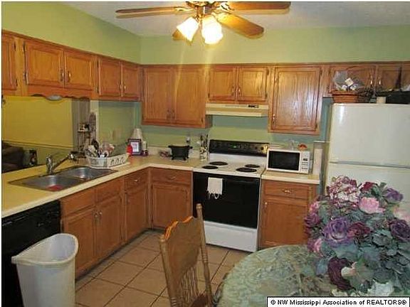 5th image of 2857 Waverly Dr