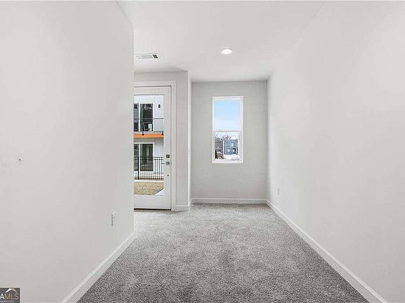 5th image of 2029 Memorial Dr #48