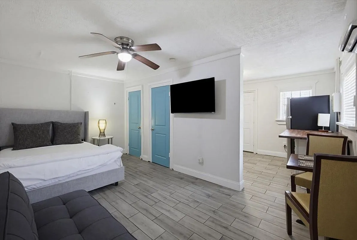 235 Walnut St NW — Photo 3