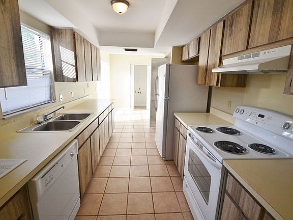 3rd image of 2103 N Merrin St