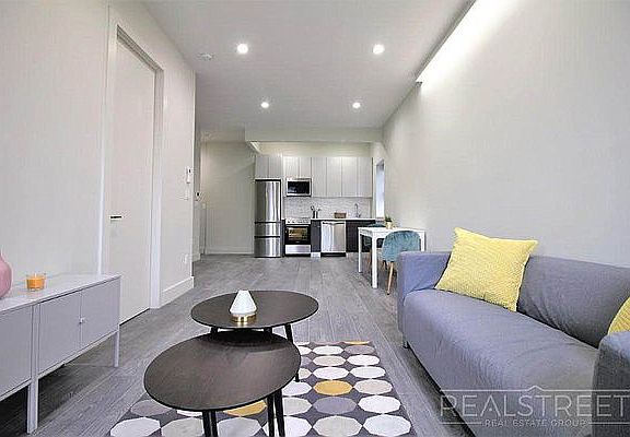 4th image of 446 Gates Ave APT 2B