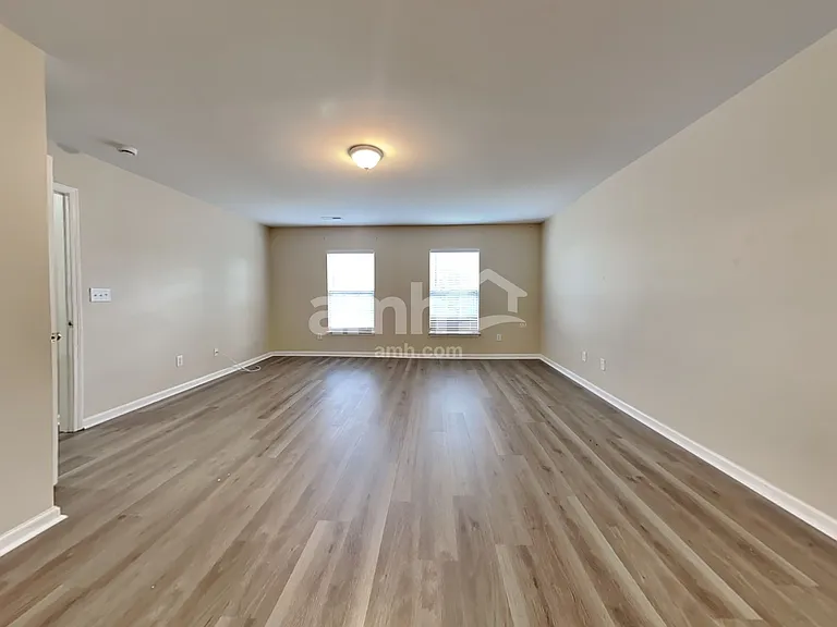 5034 Ballantine Dr — Photo 9