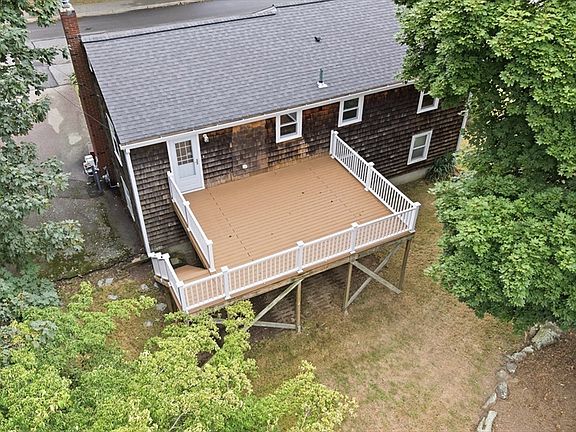 3rd image of 203 Hobart St