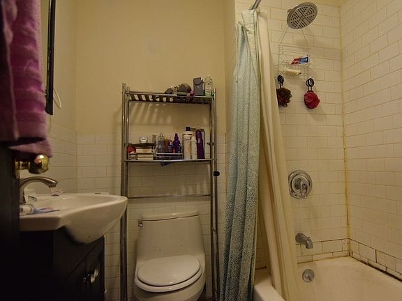 4th image of 268 Franklin St APT 1L