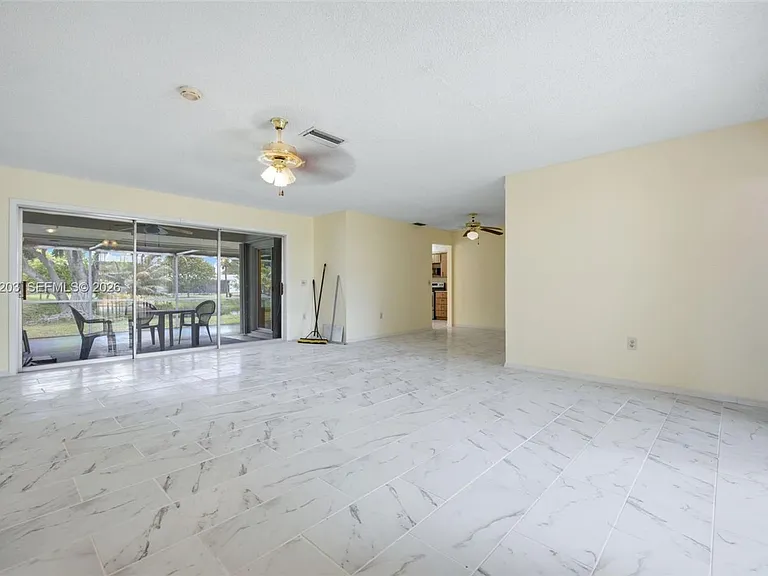 920 NW 92nd Ave — Photo 5