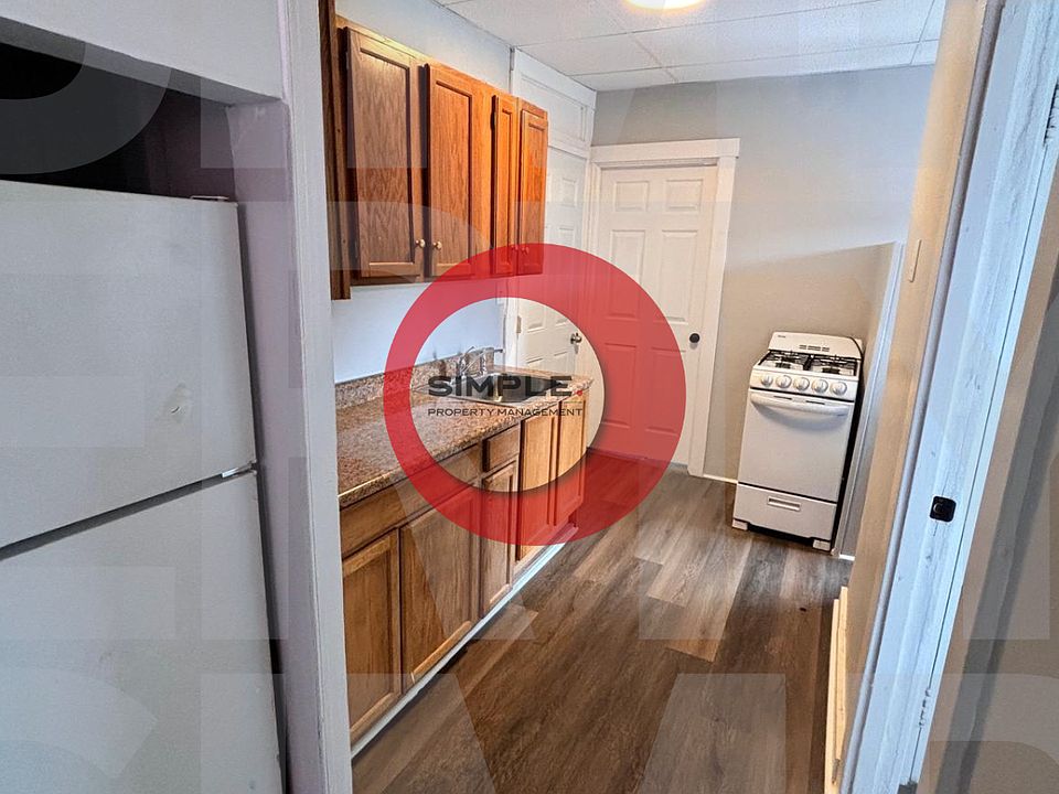 1st image of 904 Penn St #3