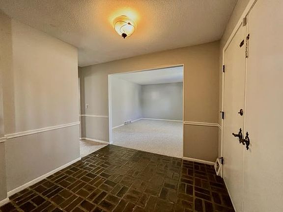 5th image of 2330 Royal Wood Dr