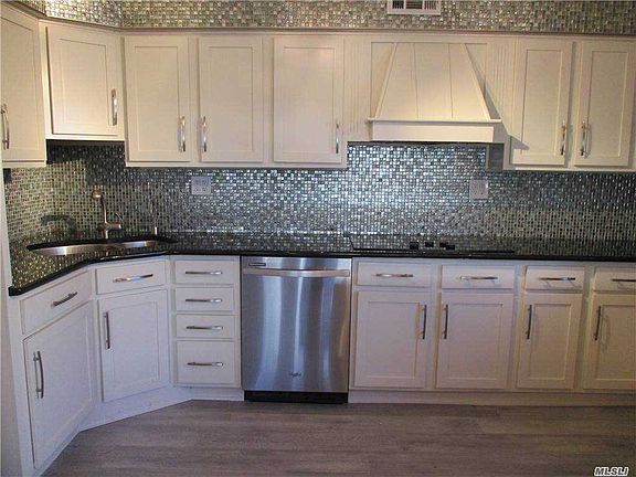 5th image of 3924 Greentree Dr