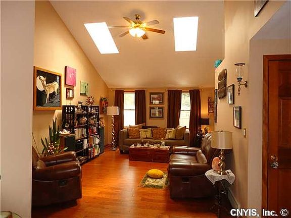 4th image of 7258 Leafcrest Ln