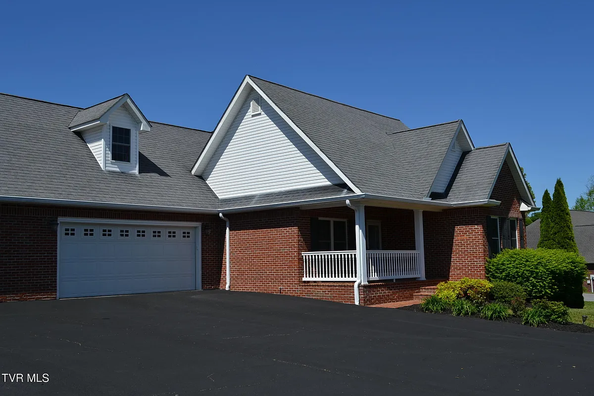 Building Photo - 20299 Millbrook Dr #7B