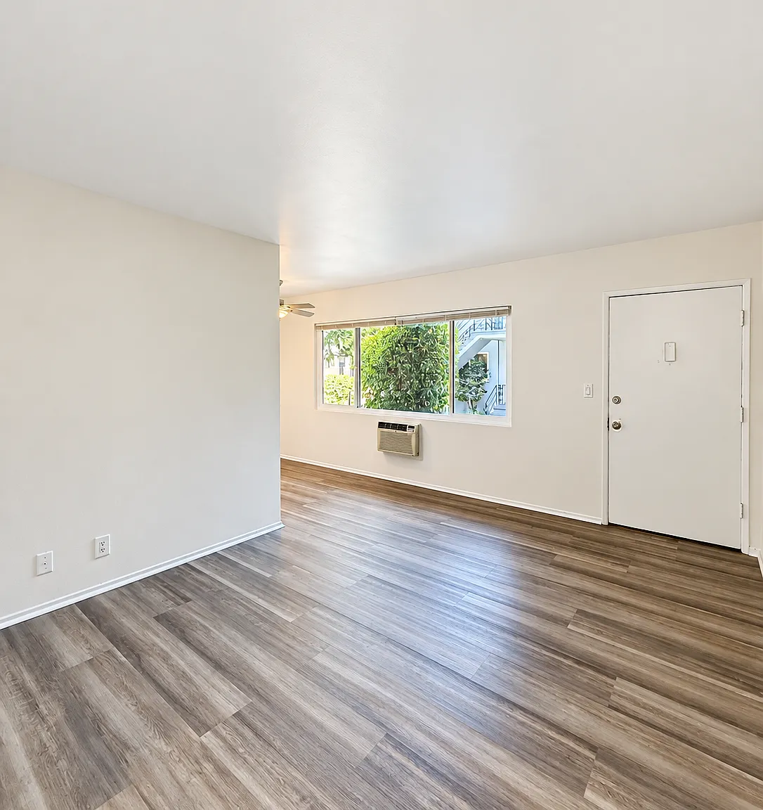 1 bed, 725 sqft, $2,295 — Photo 2