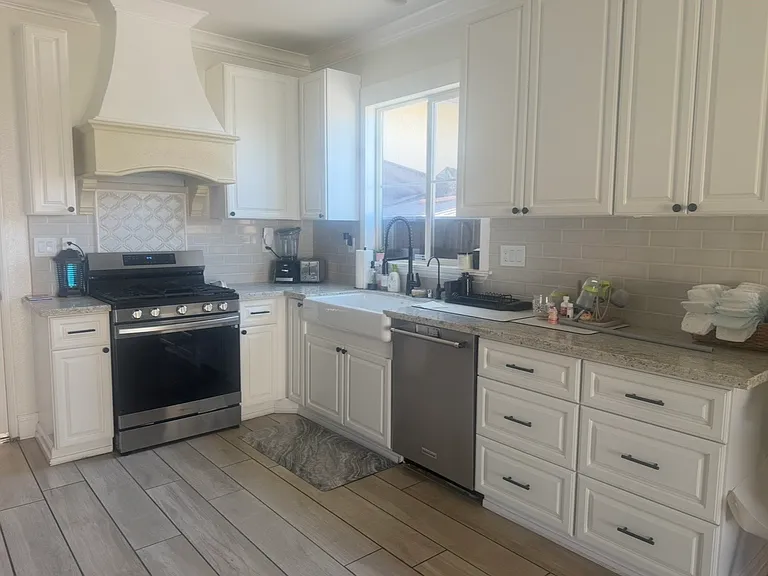 Forest Glen Dr — Photo 3