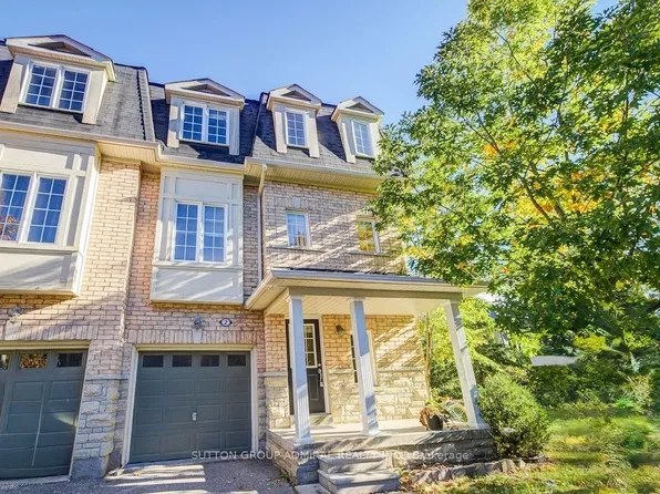15 Old Colony Rd #2, Richmond Hill, ON L4E 4L5