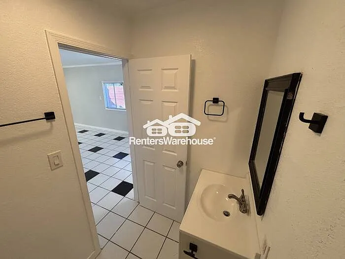 2818 W Heatherbrae Dr — Photo 9