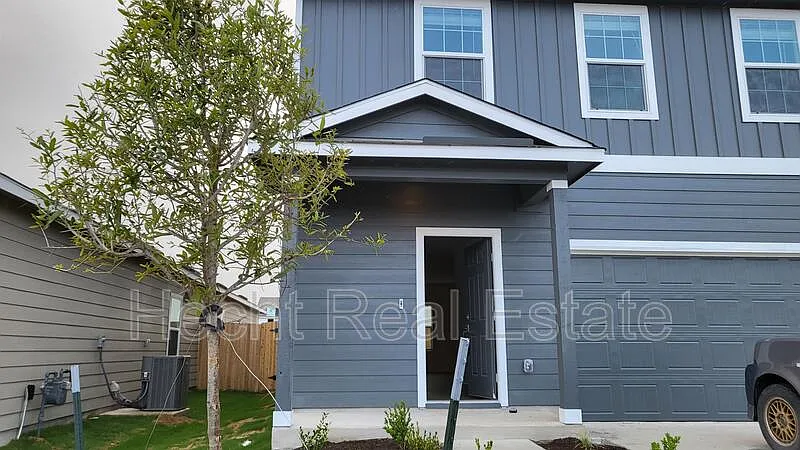 4 bed, 2.5 bath, 1950 sqft, $1,695 — Photo 2
