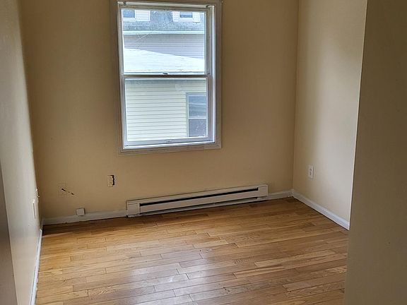 5th image of 194 S Main St APT 2