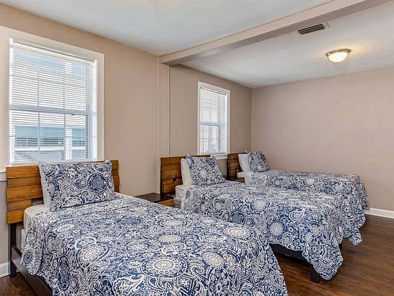 Master Bedroom - Front Unit