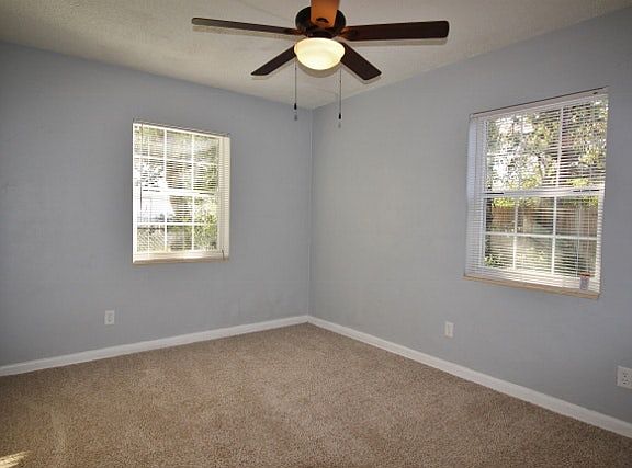 3rd image of 218 W 45th St