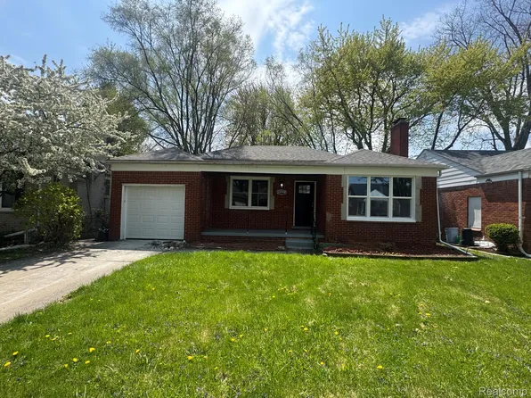 20910 Van Antwerp St, Harper Woods, MI 48225