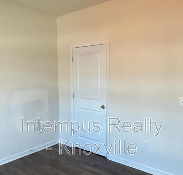 1311 Hampton Place Cir — Photo 8