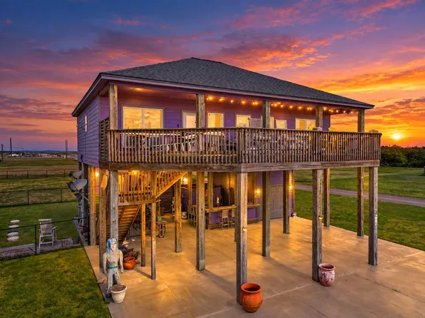 205 Padre Is, Crystal Beach, TX 77650