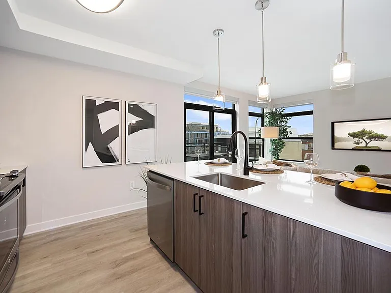 Madrona Apartments — Photo 2