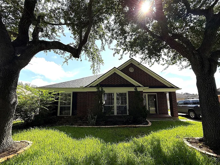 3906 Eastland Lake Dr — Photo 23