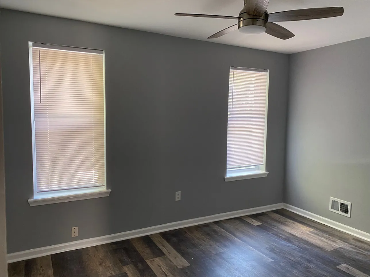 627 Denison St - $750 Available (Private Bath) — Photo 4