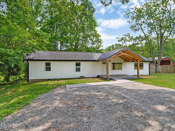 3rd image of 1095 Franklin Rd