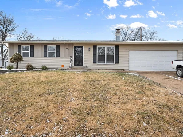 1070 N Park Ln, Florissant, MO 63031