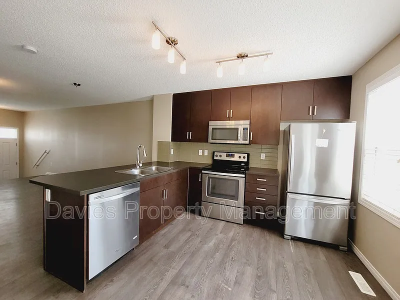 Building Photo - 9151 Shaw Way SW #18