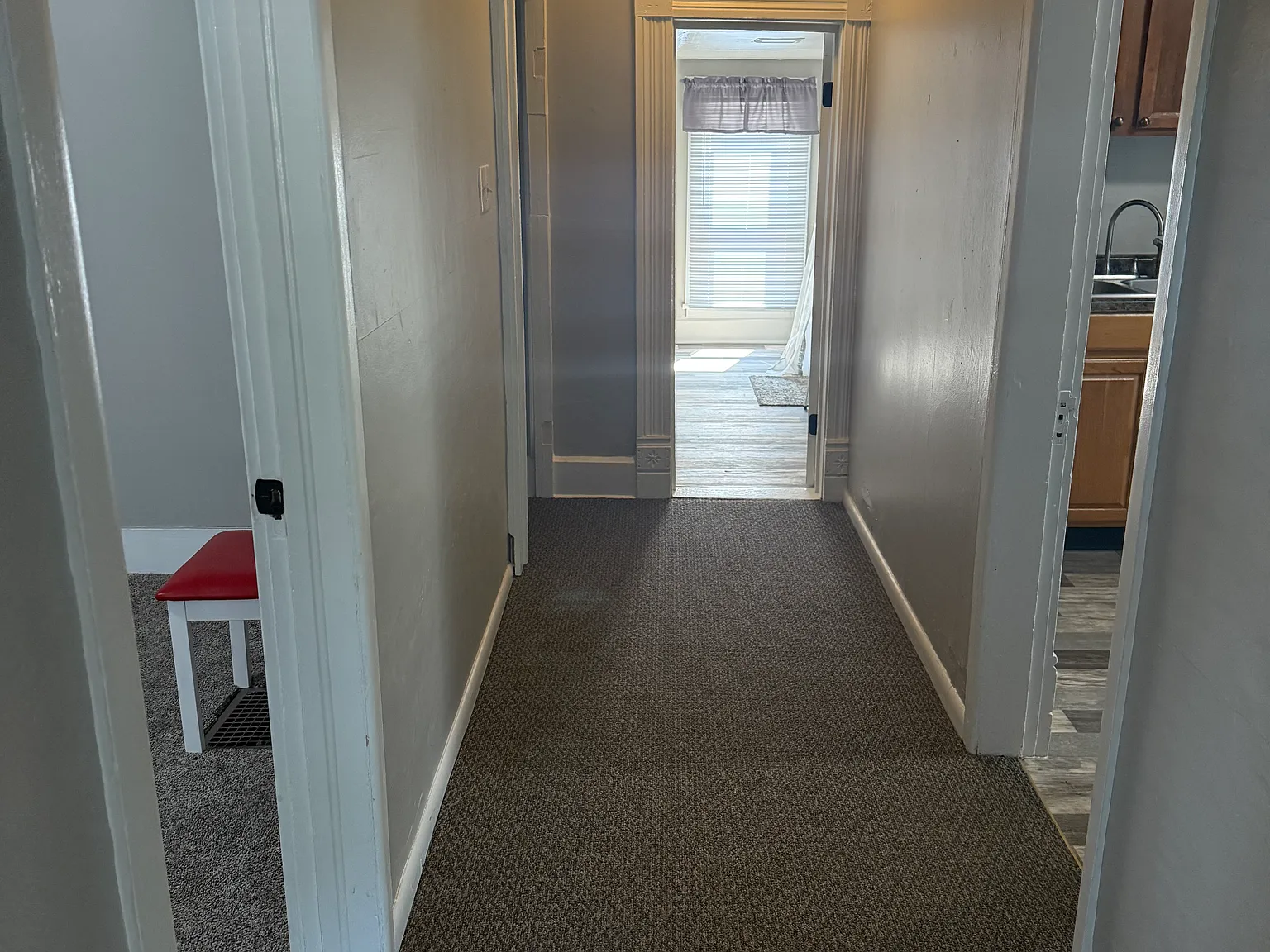 709 W Queen St — Photo 3