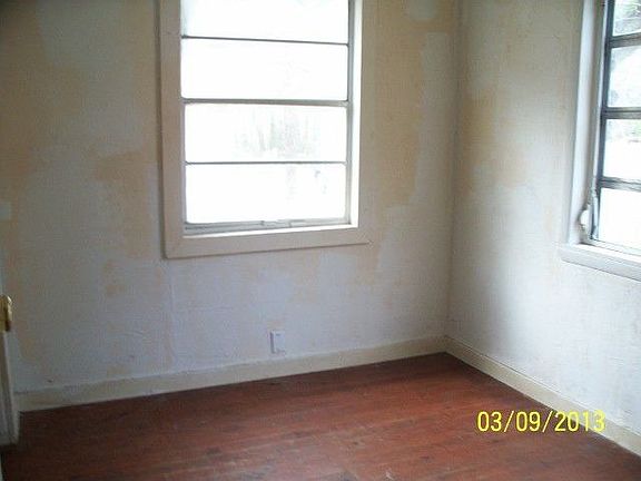 3rd image of 25718 NW 4th Ave