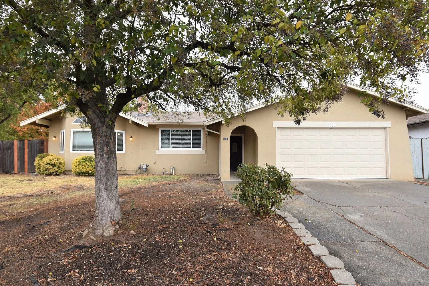 1008 Meadowlark Dr photo 1