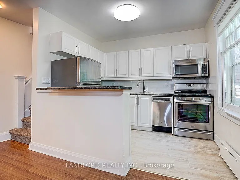 92 Neville Park Blvd #UPPER — Photo 16