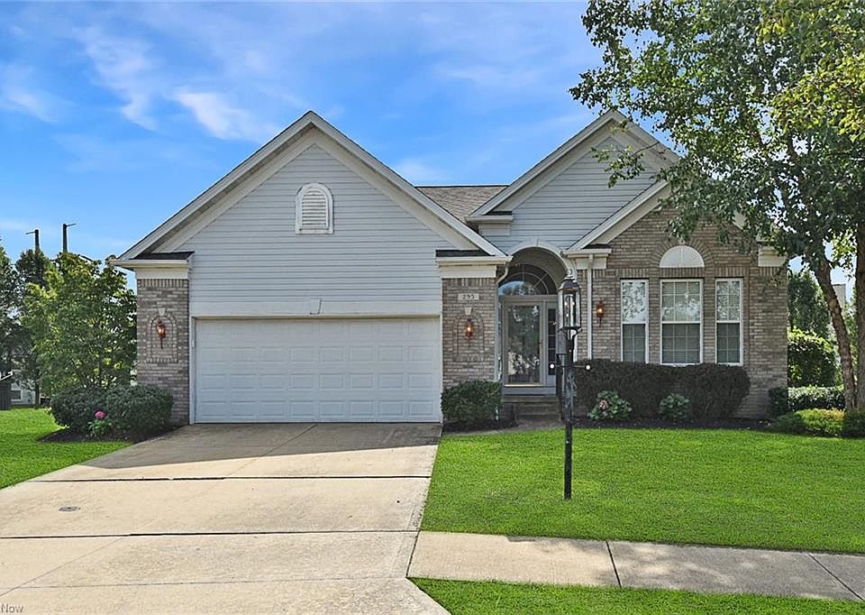 1st image of 295 Lexington Cir