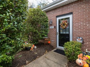 7052 Clubview Dr, Bridgeville, PA 15017