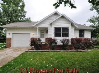 1007 Northview Dr, Center Point, IA 52213