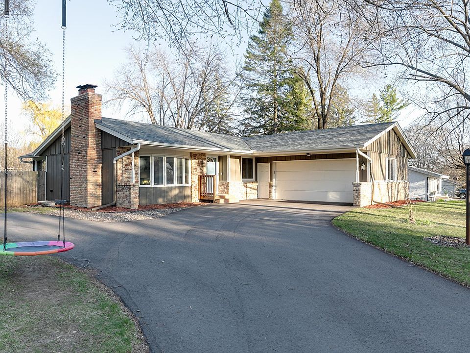 1st image of 2750 Queensland Ln N