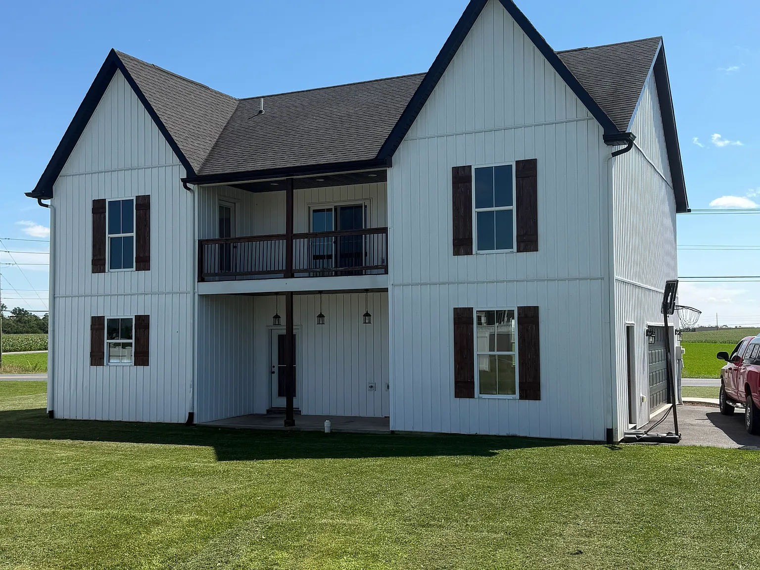3 bed, 2.5 bath, 2816 sqft, $2,500 — Photo 2