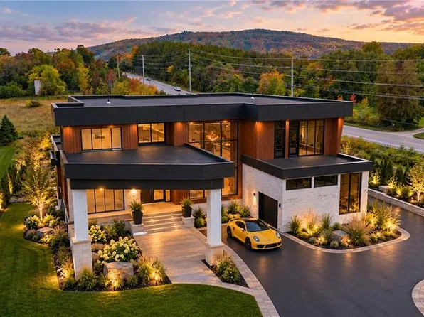 1 Meadowlark Way, Clearview, ON L9Y 0K1