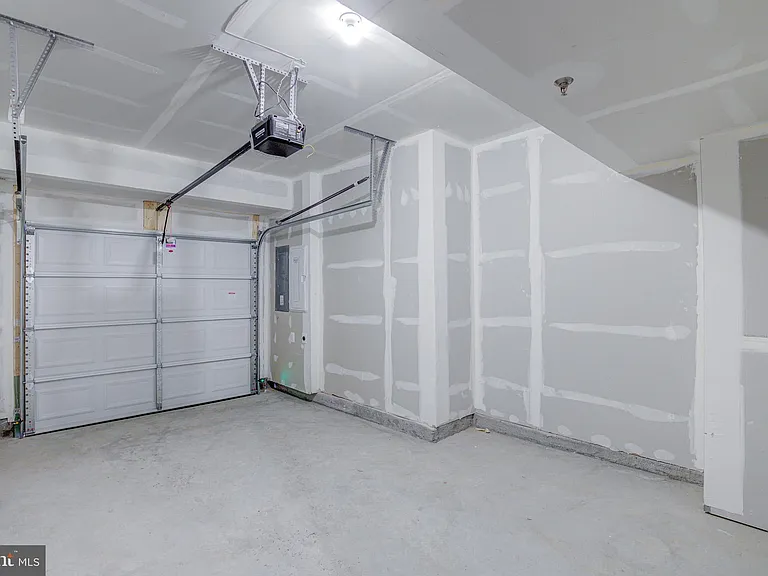14138 Gypsum Loop — Photo 32
