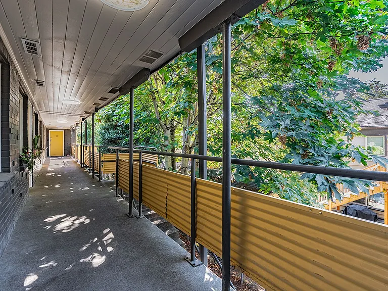 Eleanor Apartments — Photo 8