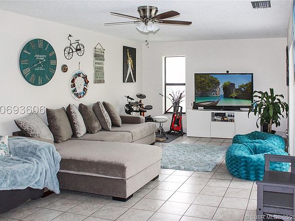 5th image of 3361 Cocoplum Cir #33135